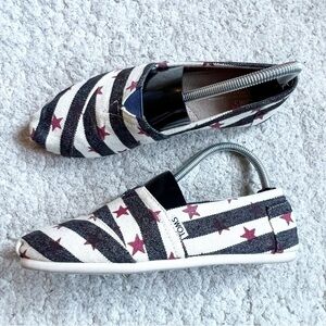 TOMS: Women's Red Black Cream Stars Stripes On Canvas Apargata Sneakers Sz 8
